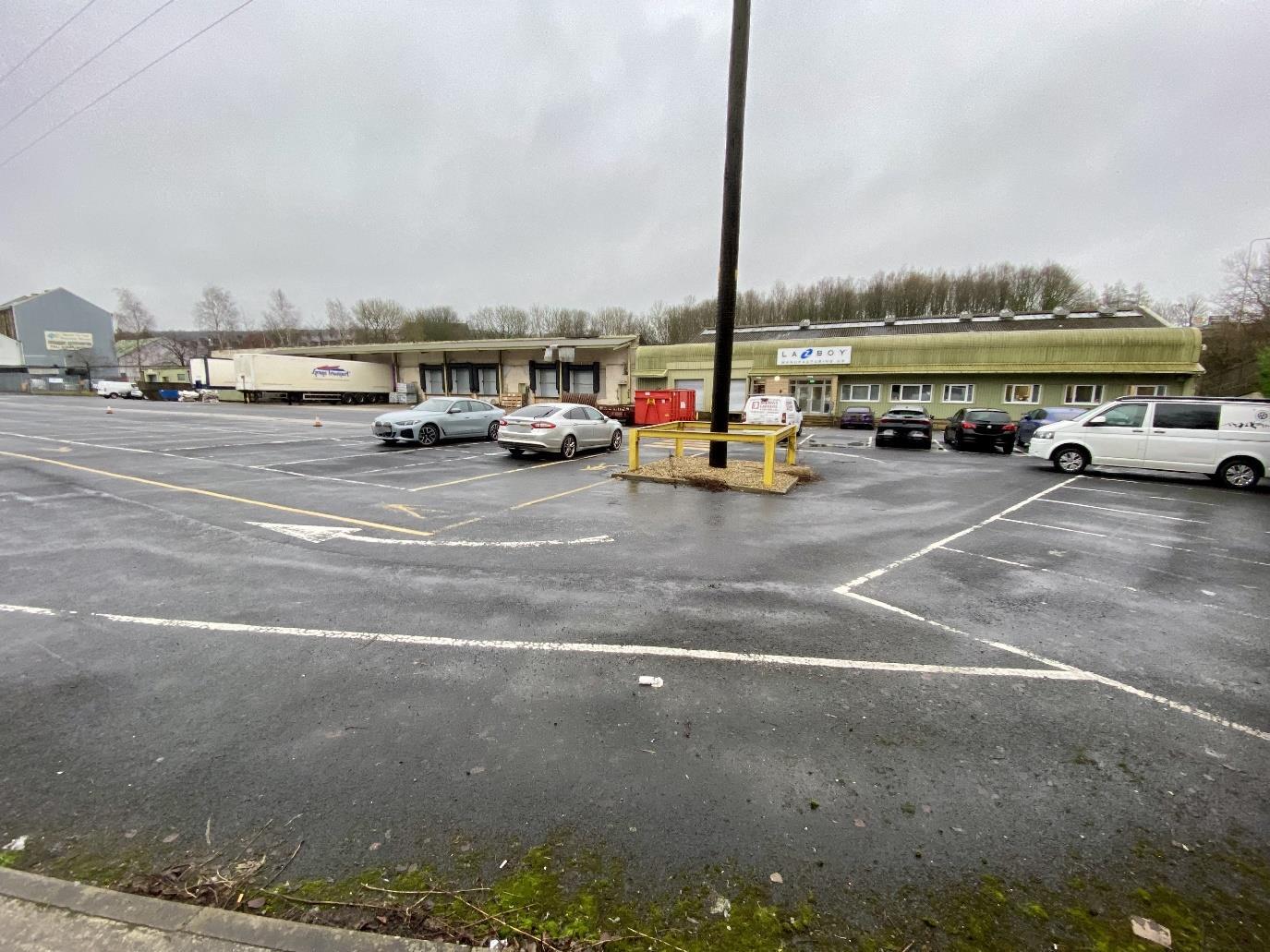 Phillips Lane, Colne to rent Primary Photo- Image 1 of 4