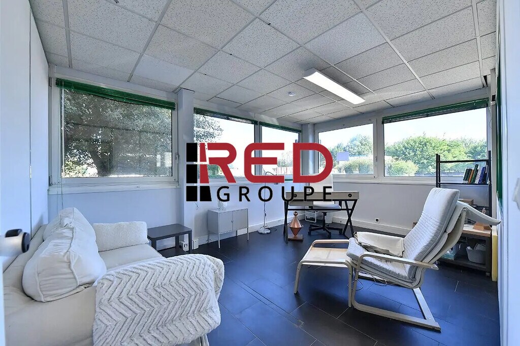 Location Bureaux 75 m² - Photo 1