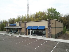 7045 Aurora Rd, Chagrin Falls, OH for rent Building Photo- Image 1 of 1