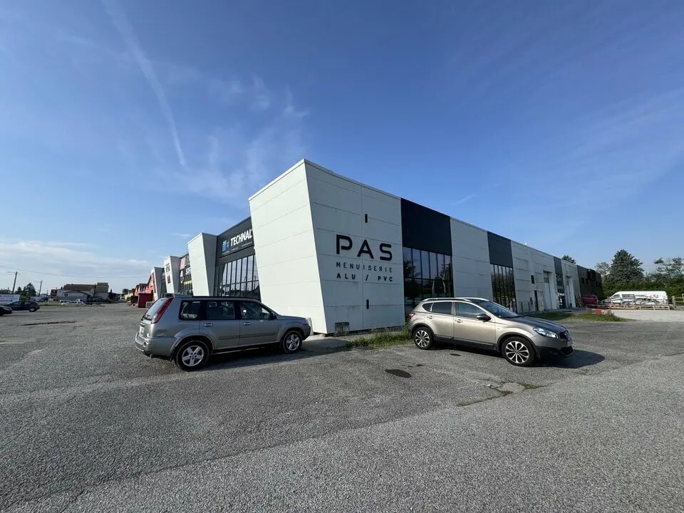 Location Commerce 490 m² - Photo 1