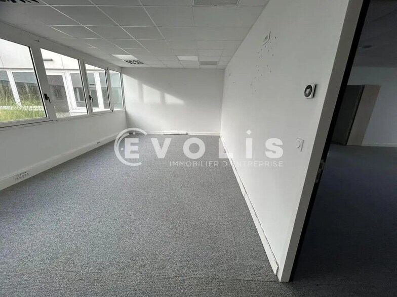 Office in Mérignac to rent - Interior Photo - Image 2 of 7