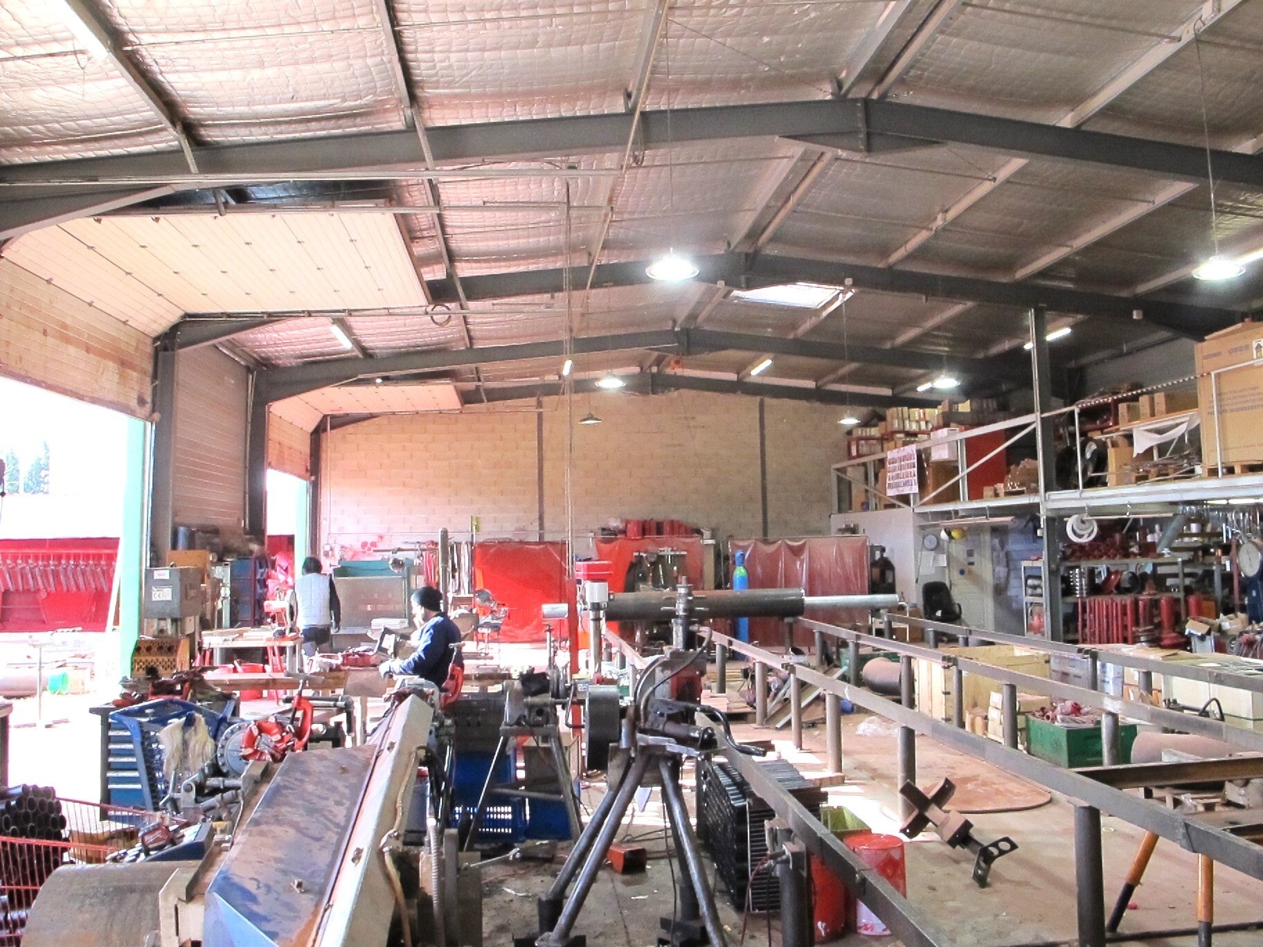 Industrial in Le Thor for sale Primary Photo- Image 1 of 7