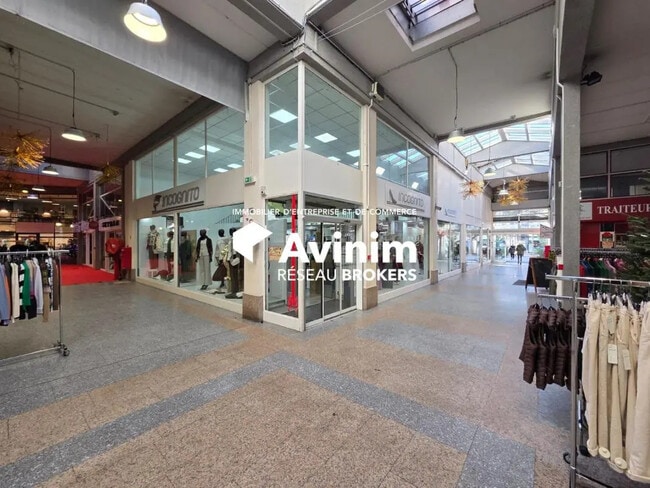Vente Commerce 37 m² à 398 m²