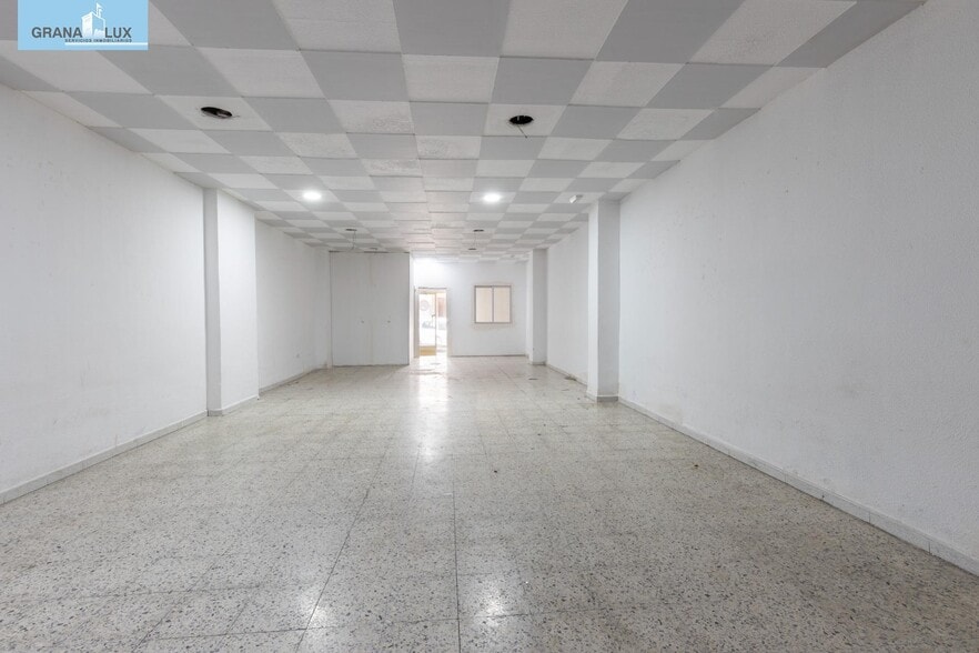 Retail in Granada for sale - Interior Photo - Image 3 of 27