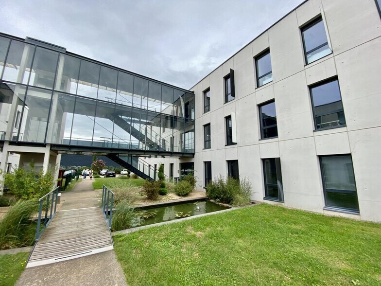 Office in Saint-Priest to rent - Building Photo - Image 3 of 20