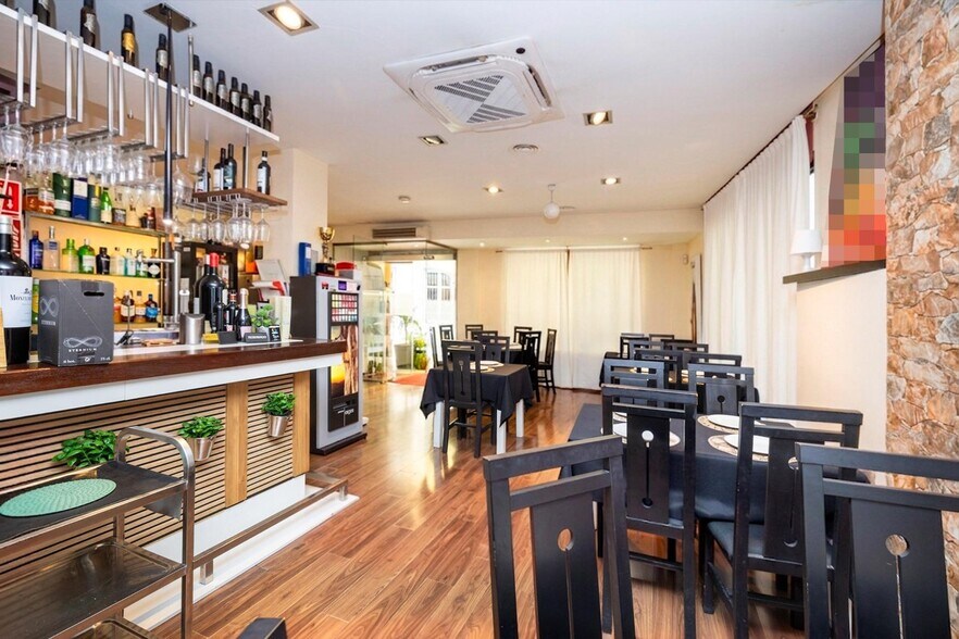 Retail in Granada for sale - Interior Photo - Image 3 of 20