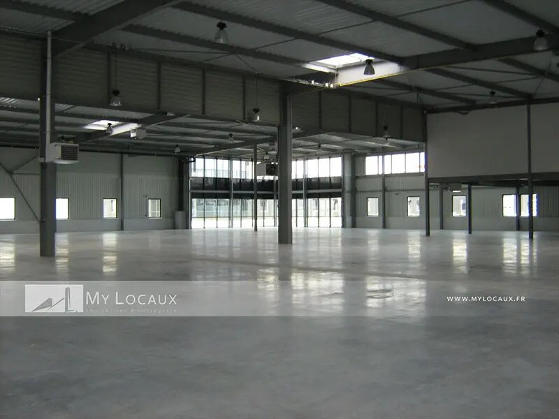Light Industrial in La Courneuve to rent Interior Photo- Image 1 of 6