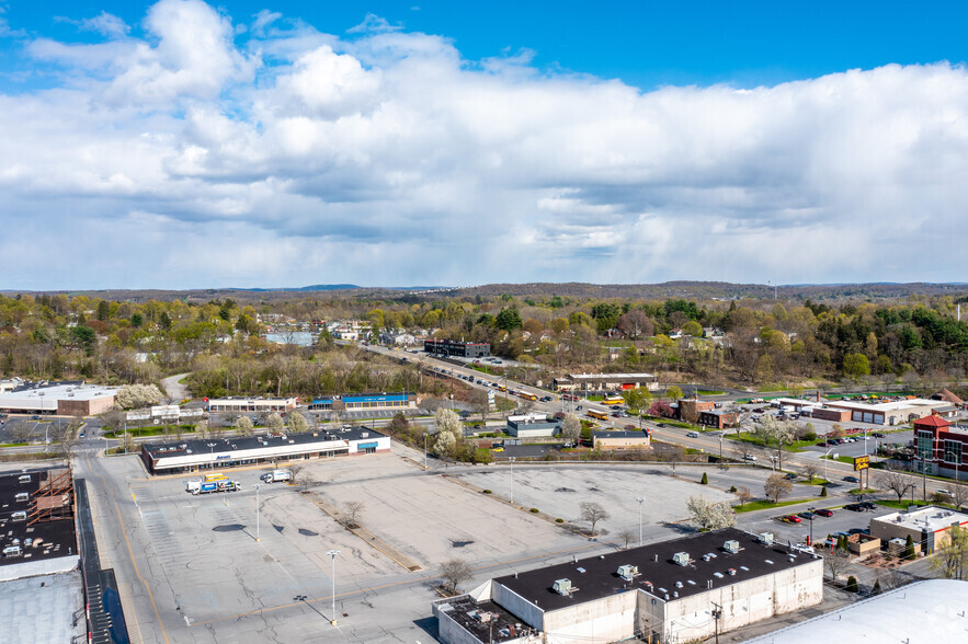 Dutchess Center portfolio of 3 properties for sale on LoopNet.co.uk - Aerial - Image 3 of 3