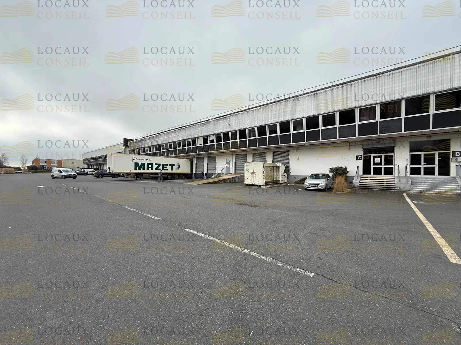Light Industrial in Marly-la-Ville to rent Building Photo- Image 1 of 11