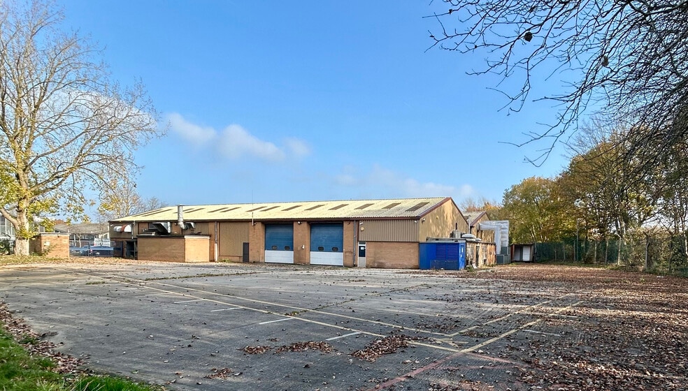 Countess Av, Cheadle to rent - Building Photo - Image 3 of 5