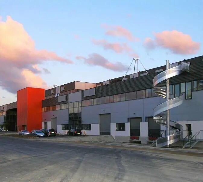 Light Industrial in Saint-Denis to rent Building Photo- Image 1 of 12