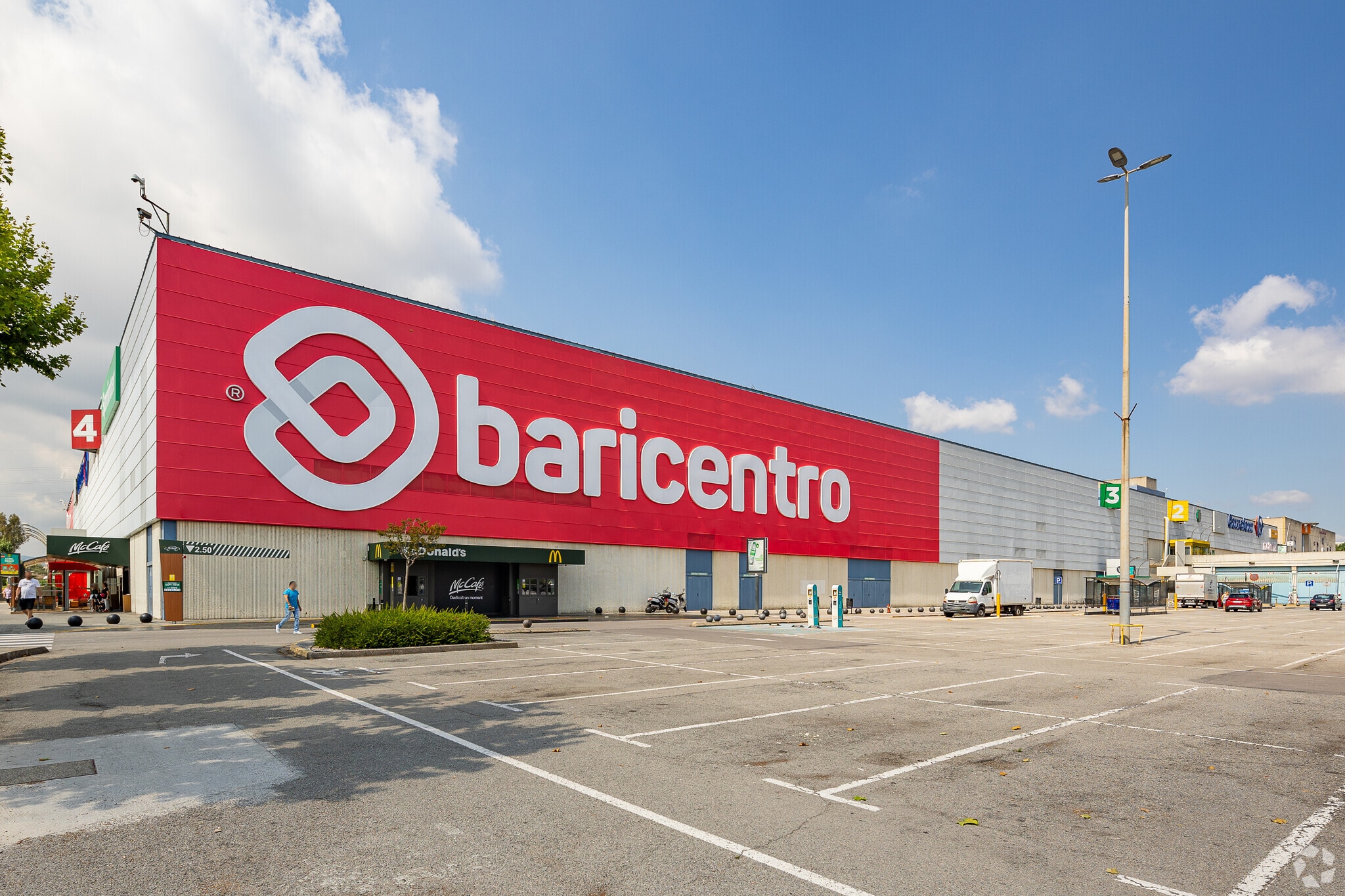 Retail in Barberà del Vallès, Barcelona for sale Primary Photo- Image 1 of 8
