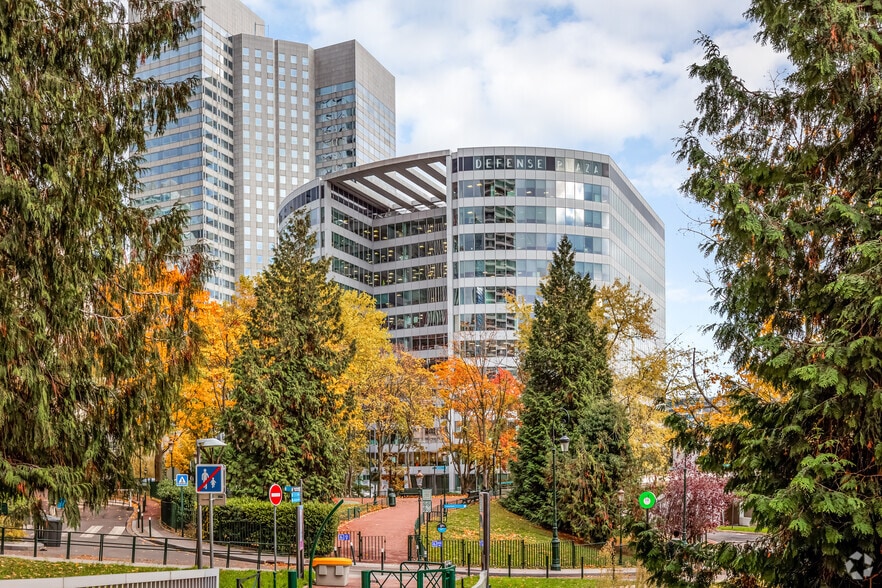 23-25 Rue Delarivière Lefoullon, Puteaux to rent - Primary Photo - Image 1 of 5