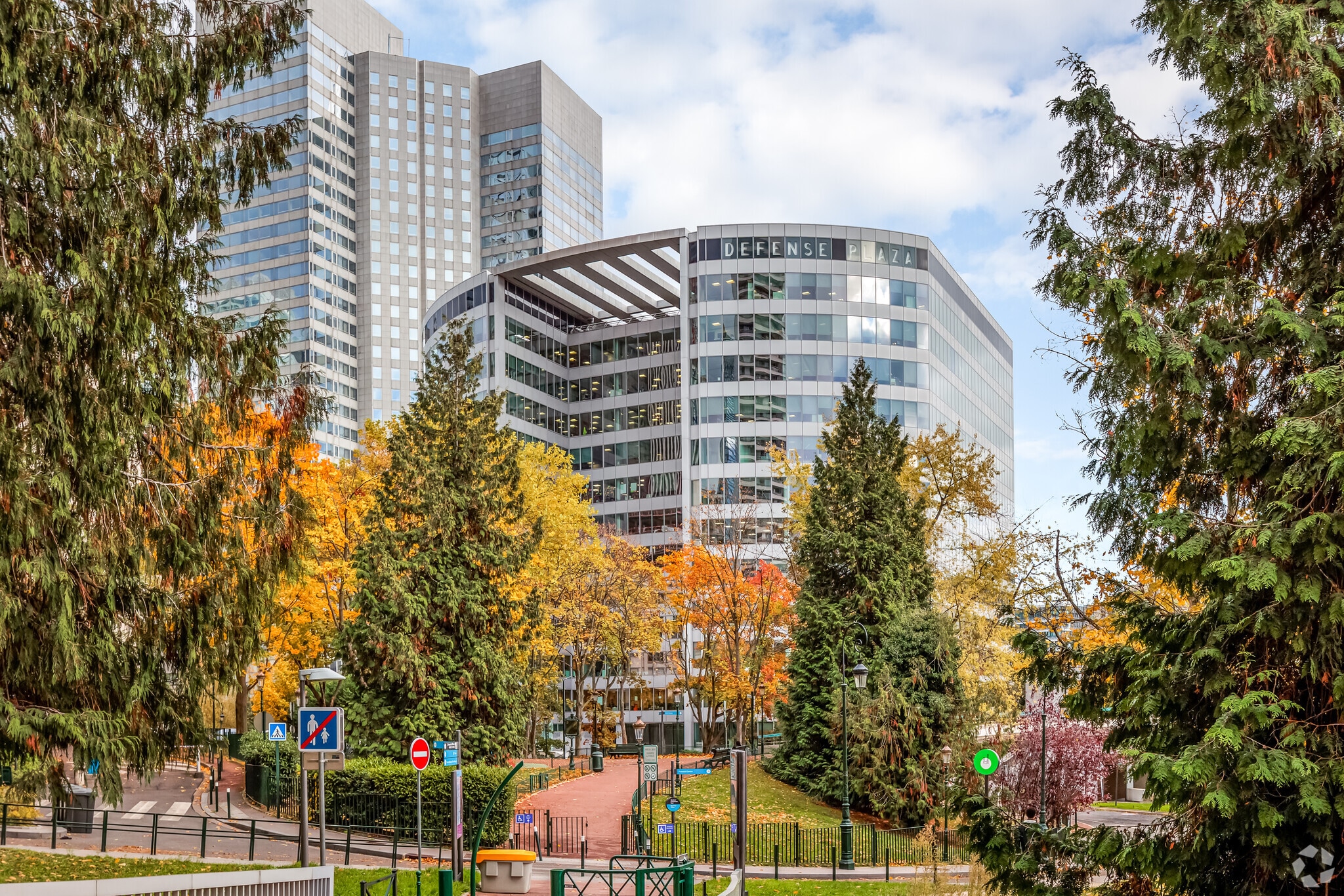 23-25 Rue Delarivière Lefoullon, Puteaux to rent Primary Photo- Image 1 of 6