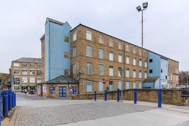 More details for 418 Bradford Rd, Batley - Retail to Rent