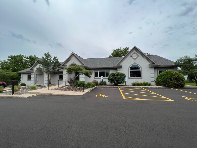 344 E State Highway 54, Seymour 54165 UK