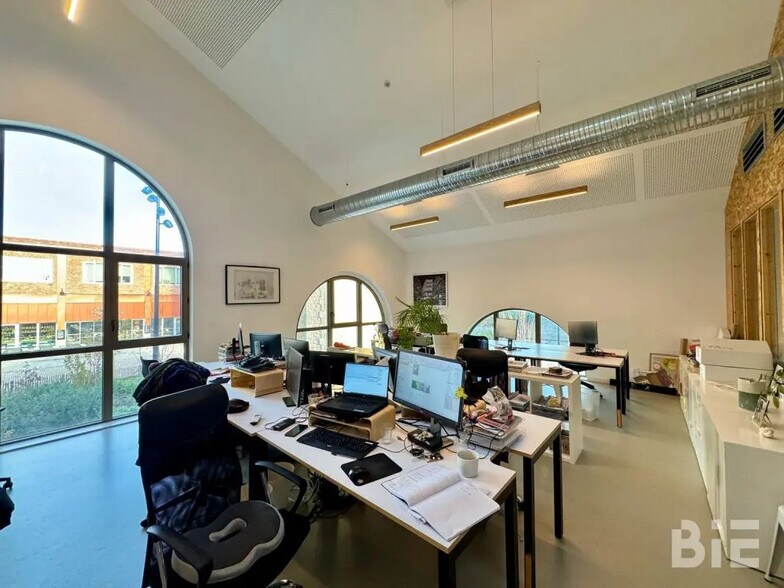 Office in Bordeaux to rent - Building Photo - Image 2 of 8