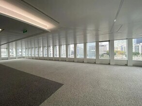 1 Terrasse Bellini, Puteaux to rent Interior Photo- Image 2 of 4