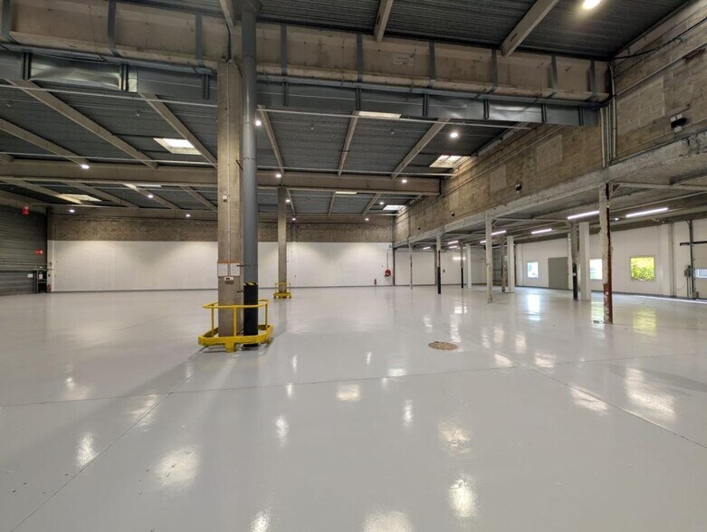 Light Industrial in Gennevilliers to rent - Interior Photo - Image 3 of 10