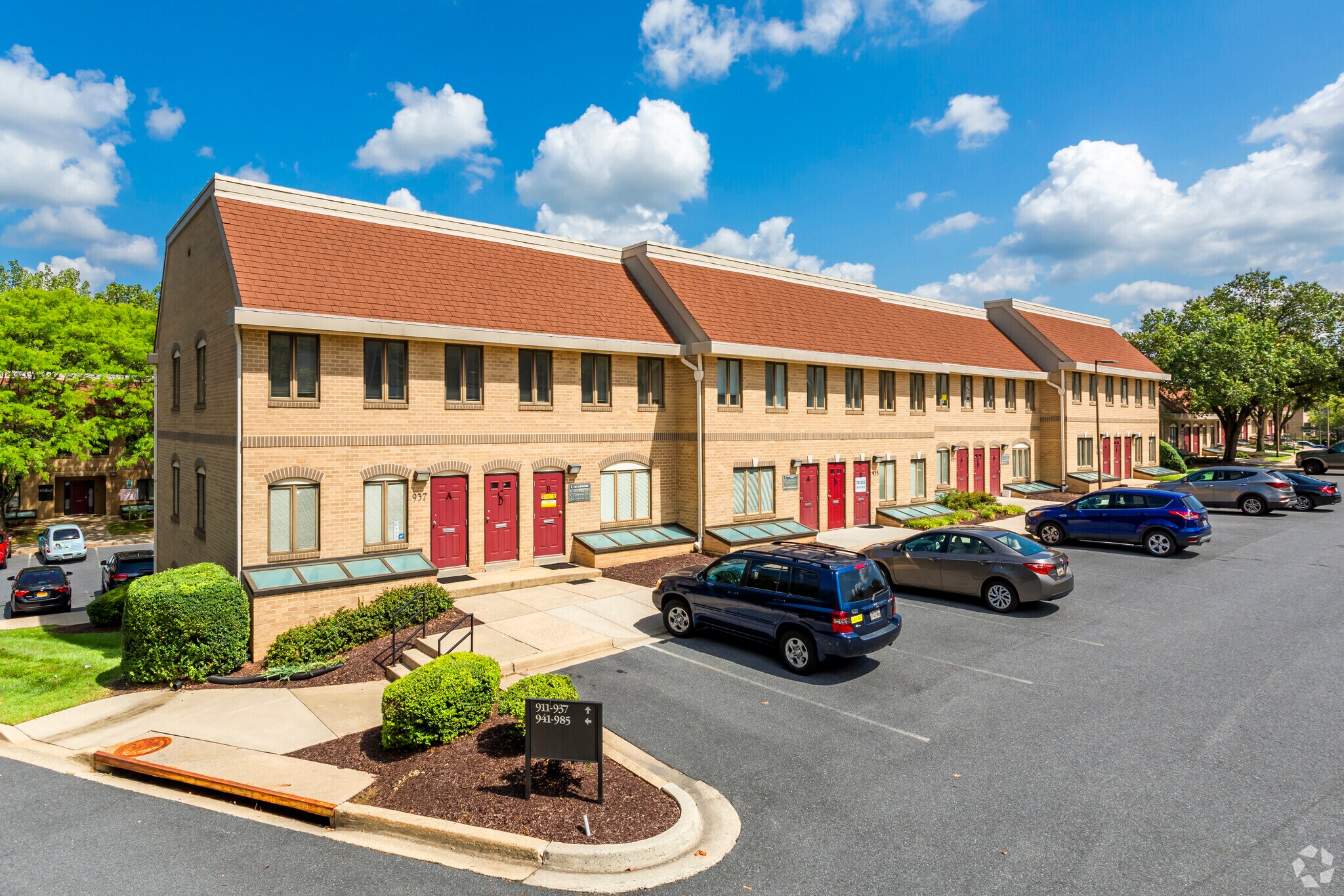 931-947 Russell Ave, Gaithersburg, MD for sale Primary Photo- Image 1 of 1