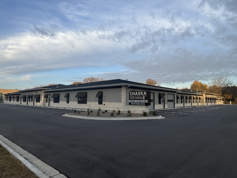 2950 Chaska Blvd, Chaska, MN for rent - Building Photo - Image 1 of 10