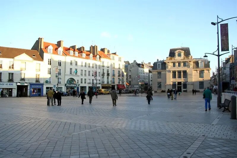 Retail in Saint-Germain-en-Laye to rent Building Photo- Image 1 of 4