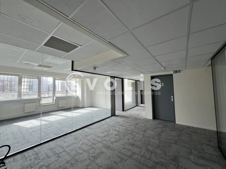 9-11 Avenue Du Val De Fontenay, Fontenay-sous-Bois to rent - Interior Photo - Image 3 of 23