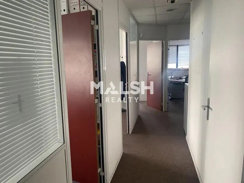 Office in Bron to rent - Interior Photo - Image 3 of 7