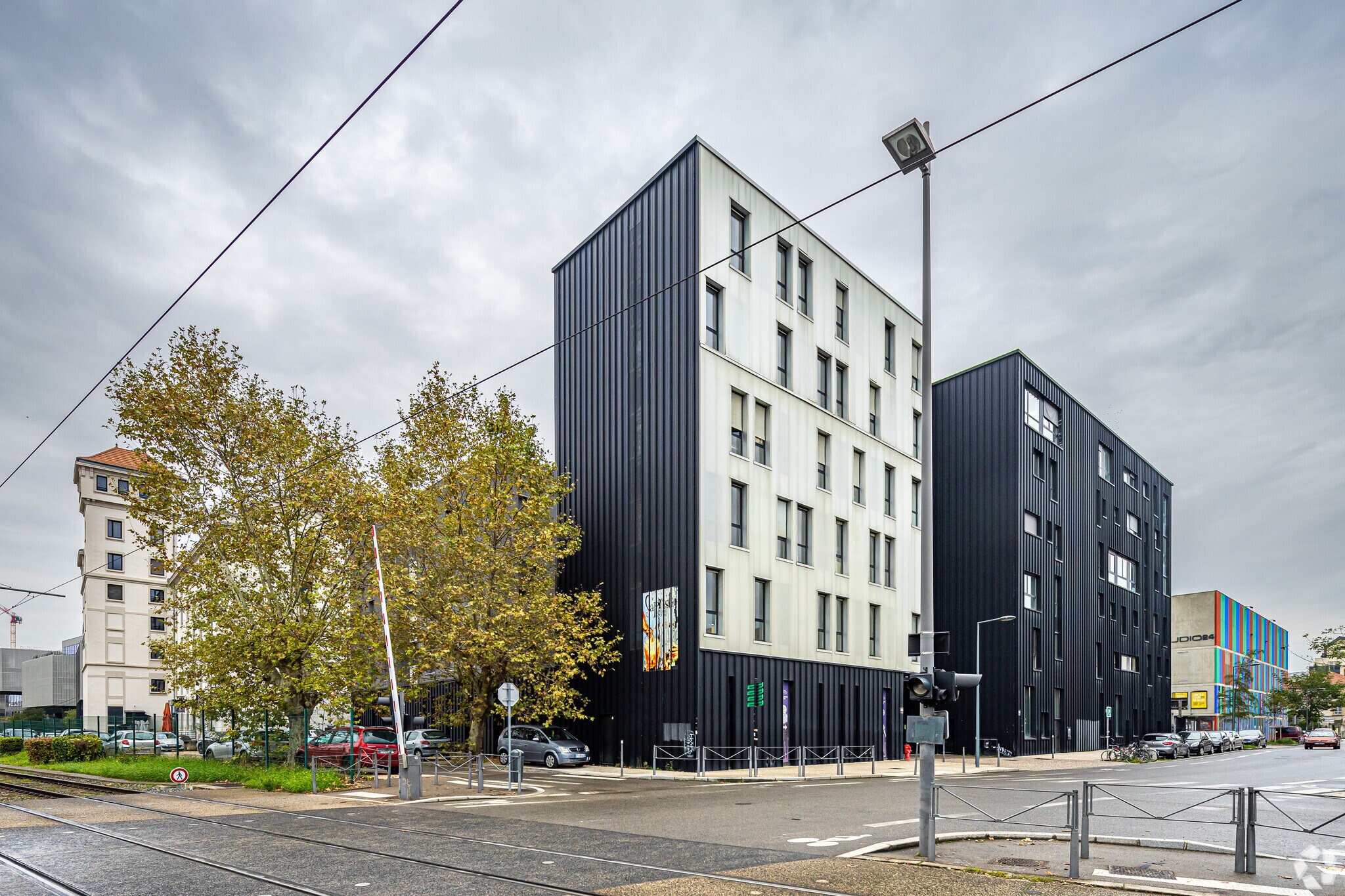 Office in Villeurbanne to rent Primary Photo- Image 1 of 3