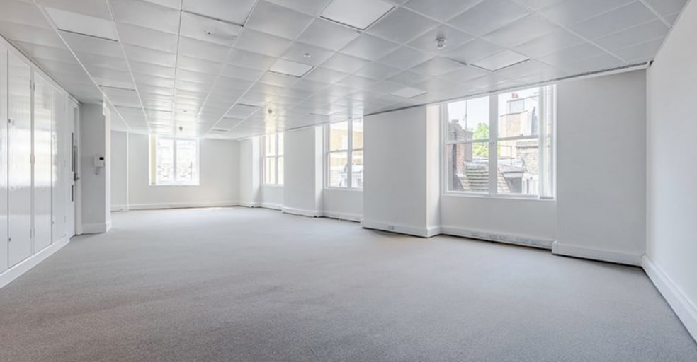 2 Queen Annes Gate Buildings, London to rent - Interior Photo - Image 3 of 6