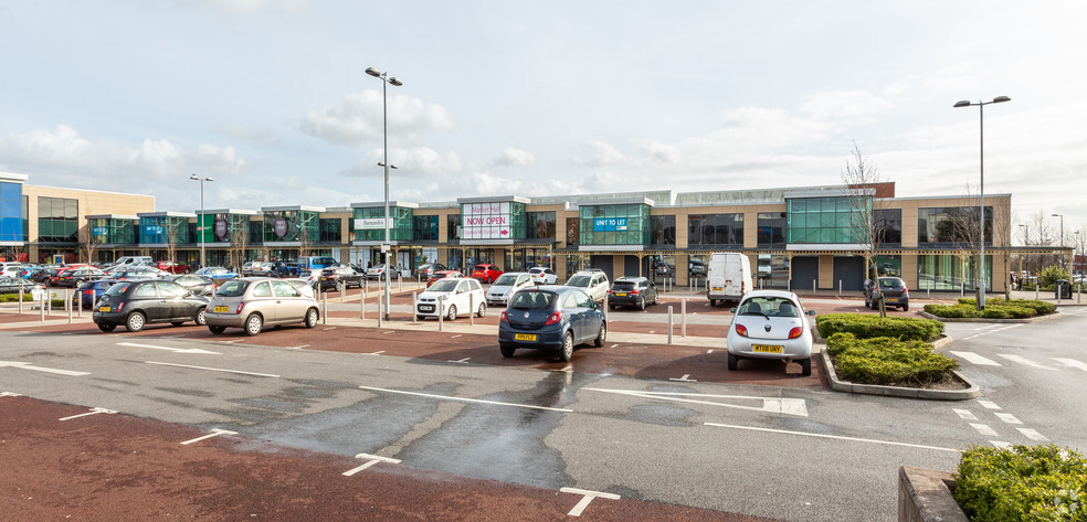 Walkden Retail Park, Manchester for rent - Building Photo - Image 2 of 4