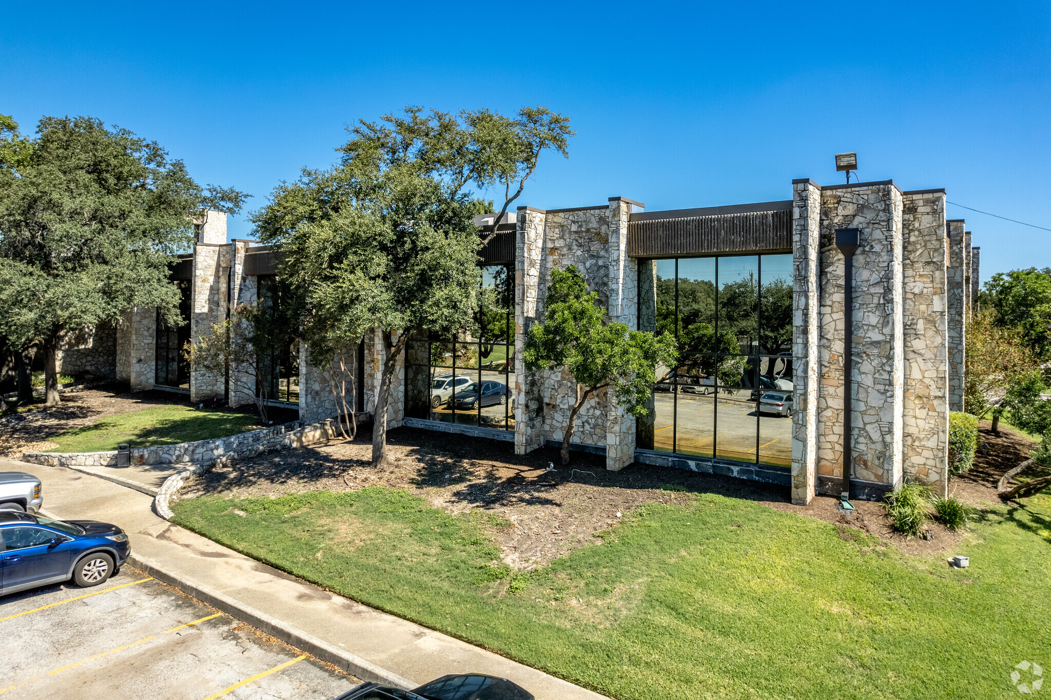 7400 Blanco Rd, San Antonio, TX for rent Building Photo- Image 1 of 5