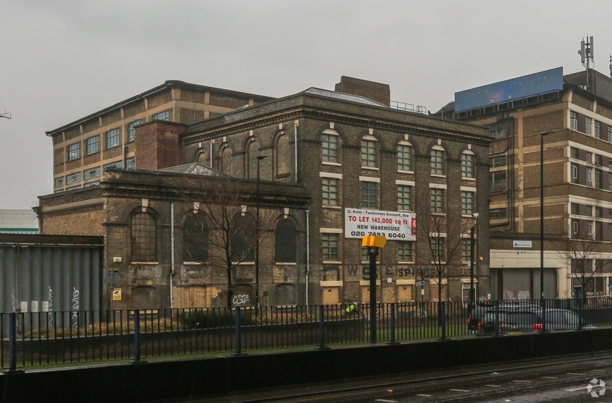 23-26 Gillender St, London to rent - Building Photo - Image 2 of 4