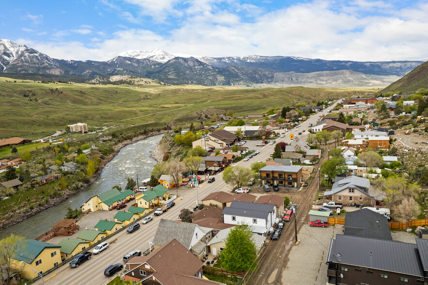 520 Scott St, Gardiner, MT for sale - Building Photo - Image 3 of 74