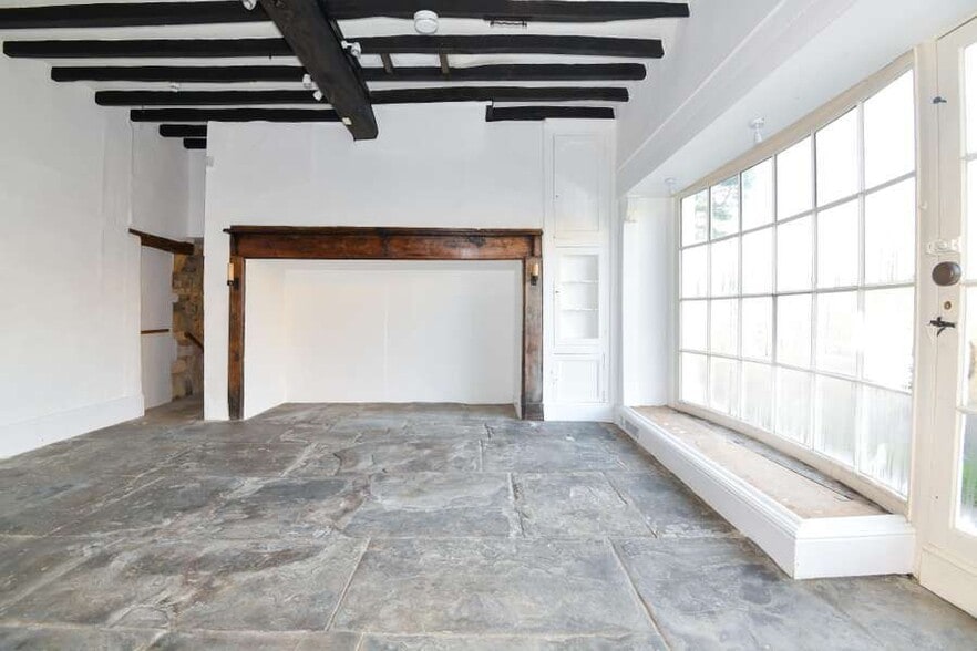 High St, Broadway for sale - Interior Photo - Image 2 of 8
