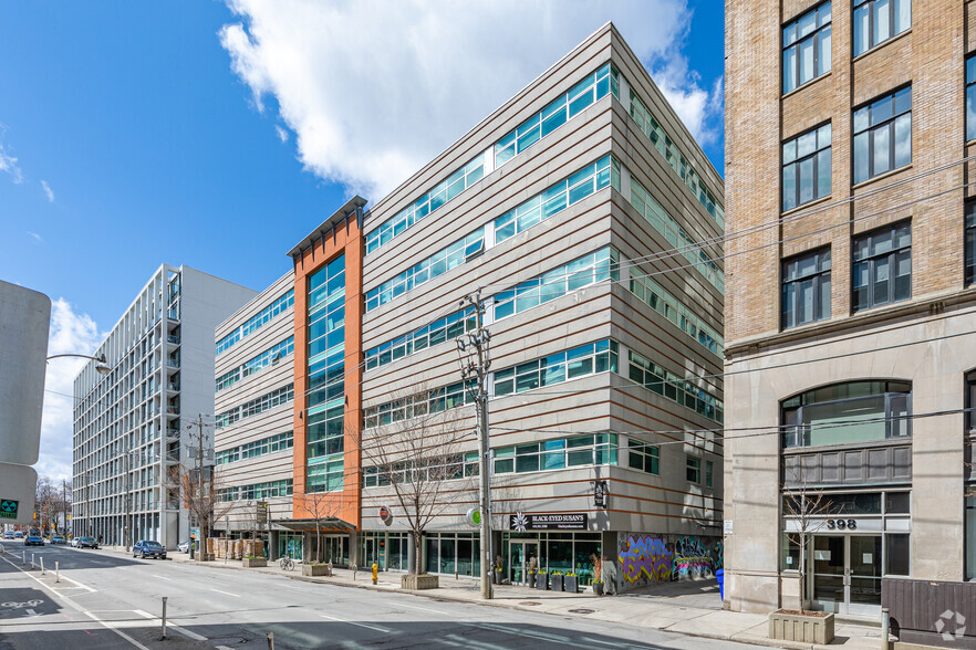 410 Adelaide St W, Toronto, ON for rent - Building Photo - Image 1 of 3