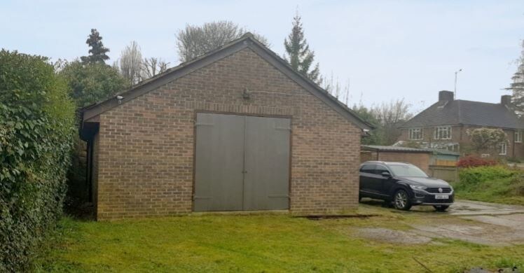 37A Sunte Ave, Haywards Heath for sale - Primary Photo - Image 1 of 1