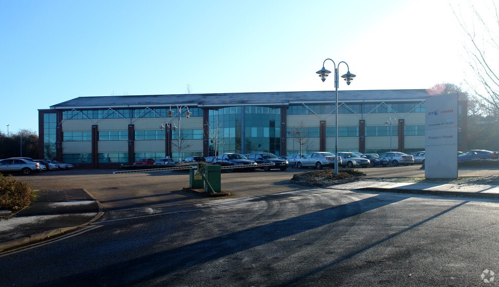 Fishing Line Rd, Redditch to rent - Primary Photo - Image 1 of 1