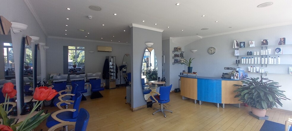 309 Richmond Rd, Kingston Upon Thames to rent - Interior Photo - Image 2 of 3