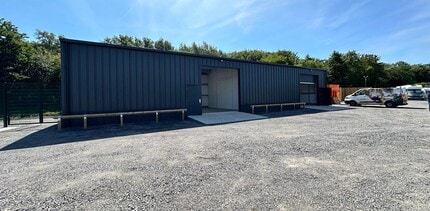 6A-E Farm Rd, Neath to rent Building Photo- Image 2 of 4