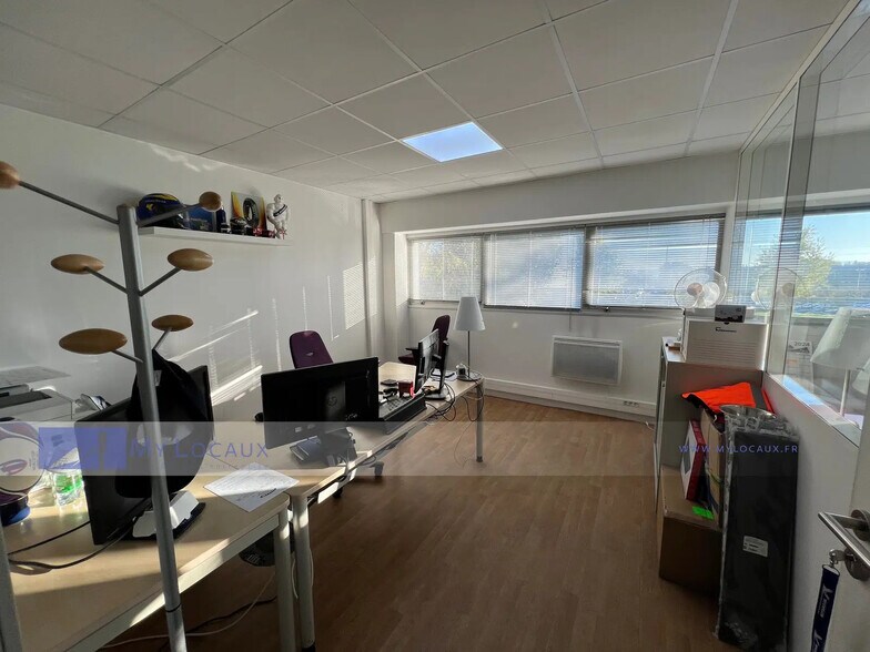 Industrial in SAINT-OUEN-L'AUMONE to rent - Interior Photo - Image 3 of 5