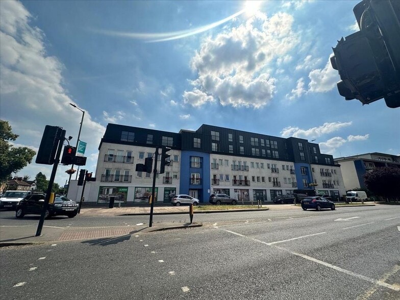New Zealand Ave, Walton On Thames to rent - Building Photo - Image 1 of 1