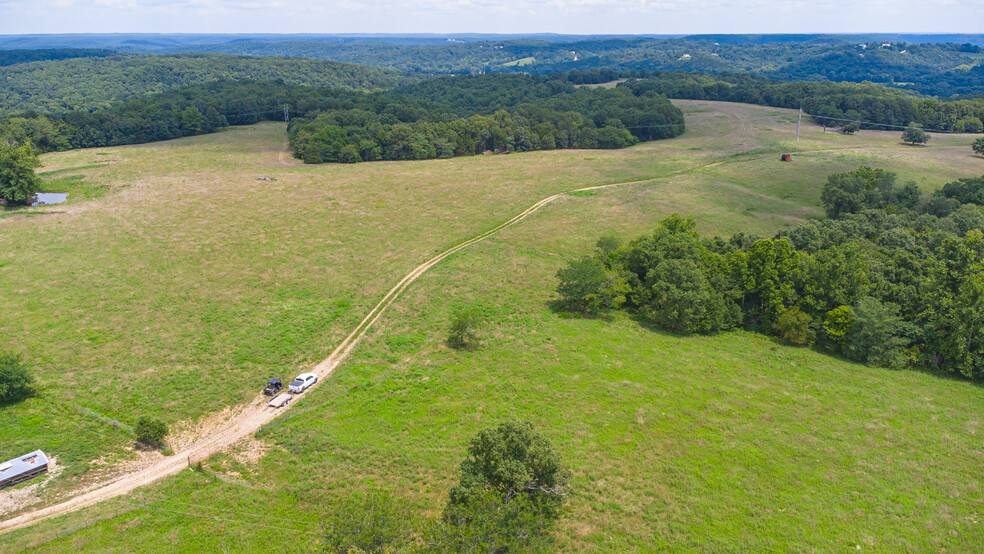 18398 Bobwhite Ln, Crocker, MO for sale - Building Photo - Image 3 of 24