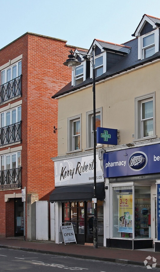 6 Camp Rd, Farnborough, GU14 6EW UK