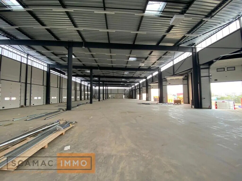 Location Entrepôt 1 960 m² - Photo 1