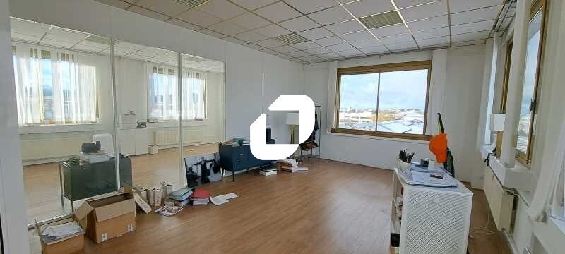 Office in Noisy-le-Sec to rent Interior Photo- Image 1 of 10
