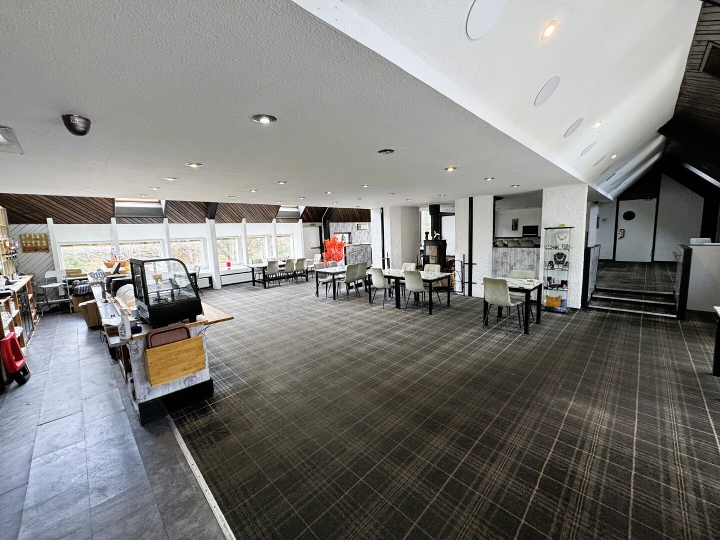 Perth Rd, Dalwhinnie to rent Interior Photo- Image 1 of 4
