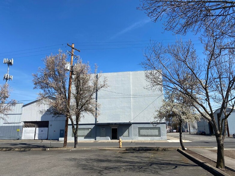 327 S Fir St, Medford, OR for sale - Building Photo - Image 1 of 32