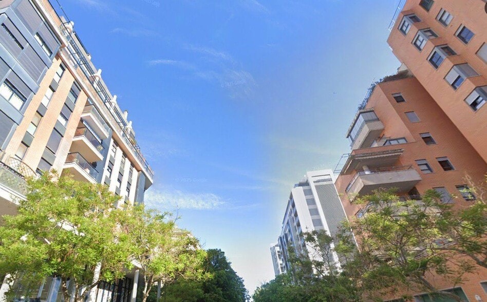 Retail in València, Valencia to rent - Building Photo - Image 2 of 17