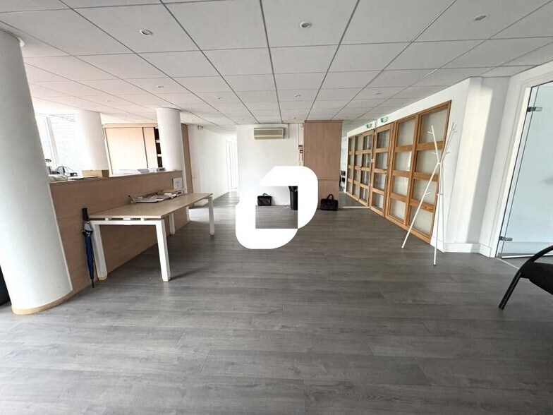 Office in Lyon for sale - Interior Photo - Image 2 of 14